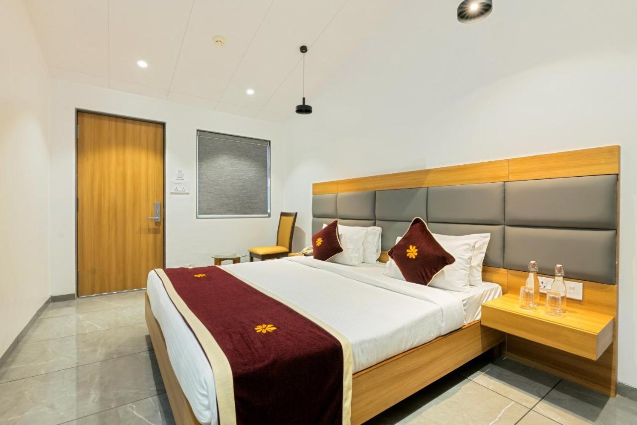 Gold Beach Villa Daman Ngoại thất bức ảnh